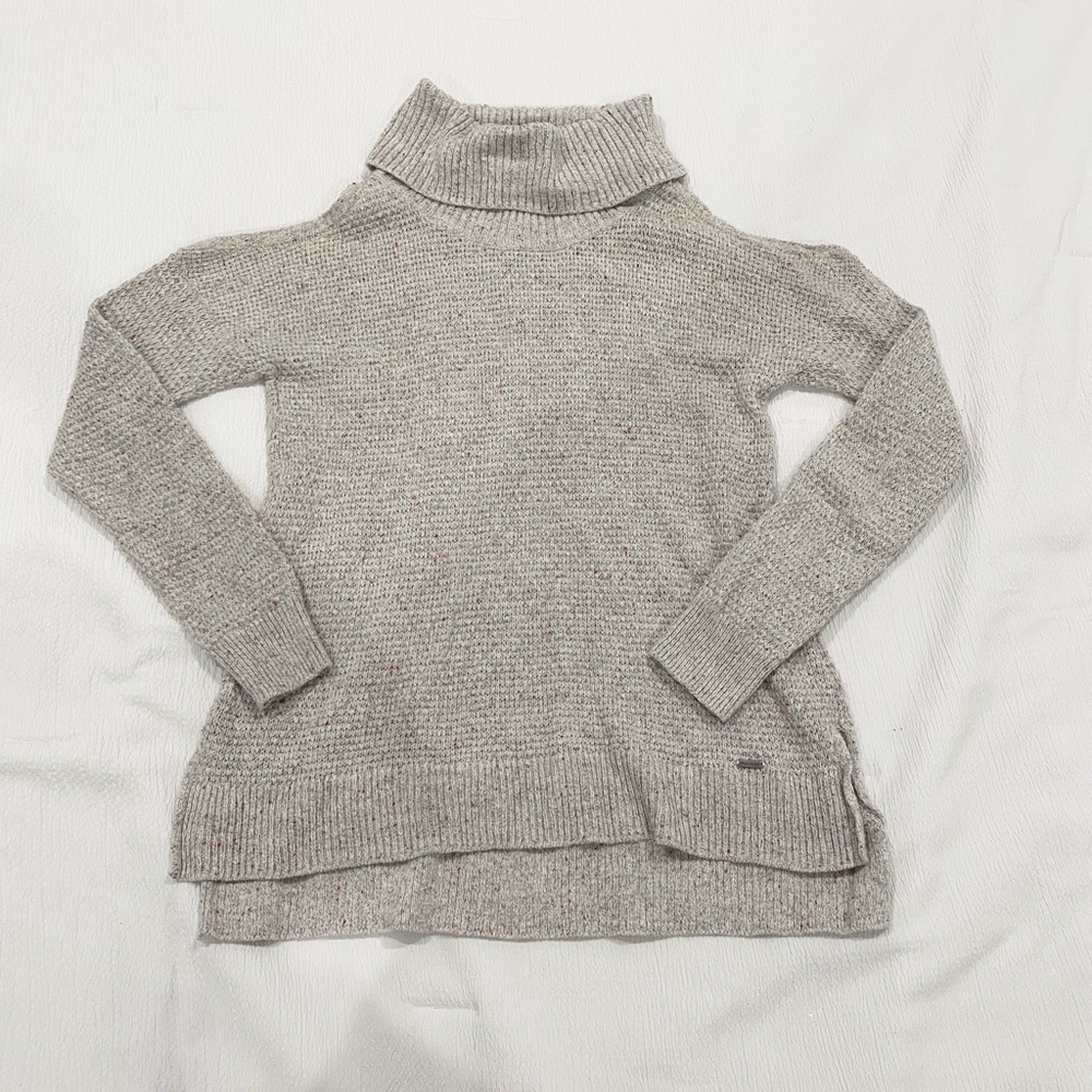 HOLLISTER turtleneck with shoulder cut out